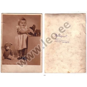 RPK-0109 - Väike tüdruk mängukaru ja -rebasega (foto) enne 1940